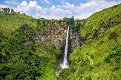 Air Terjun Sipiso Piso, Keindahan Tebing Karo yang Menjulang Dekat Danau Toba